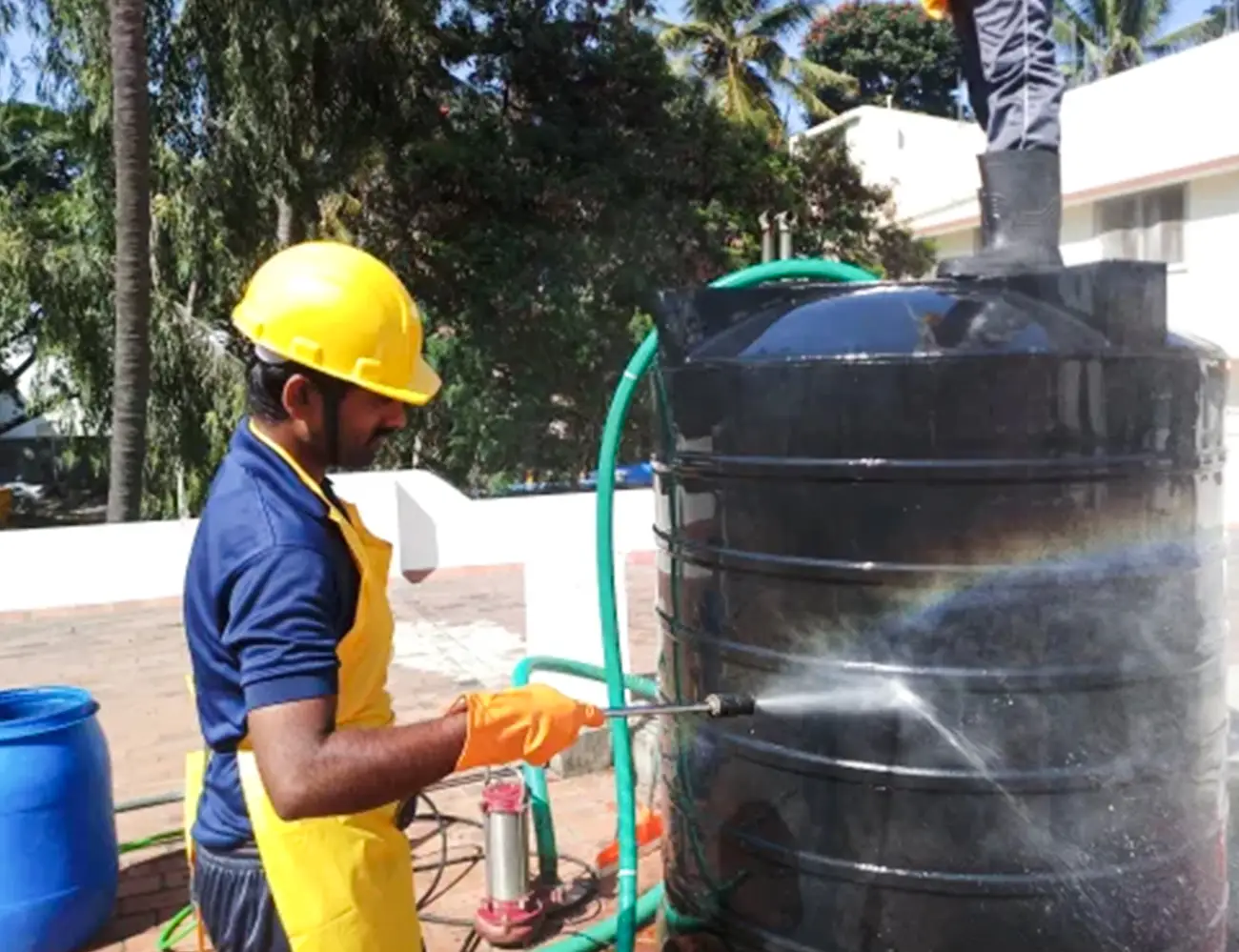 water tank cleaning exterior