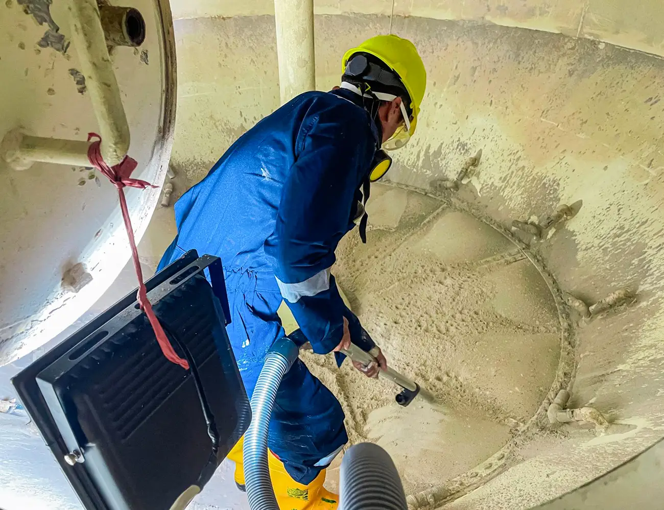 water tank cleaning interior